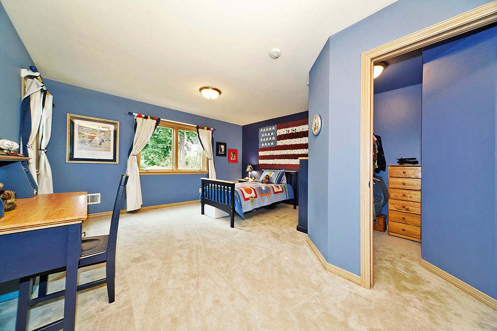 Traditional kids' bedroom in Seattle.