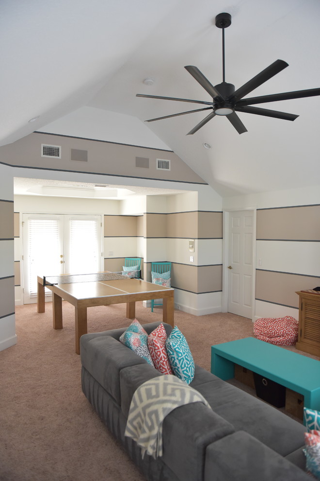 Foto de dormitorio infantil actual de tamaño medio con suelo beige