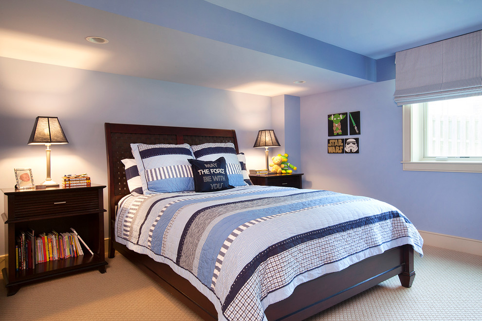 Exemple d'une grande chambre d'enfant de 4 à 10 ans tendance avec un mur bleu et moquette.