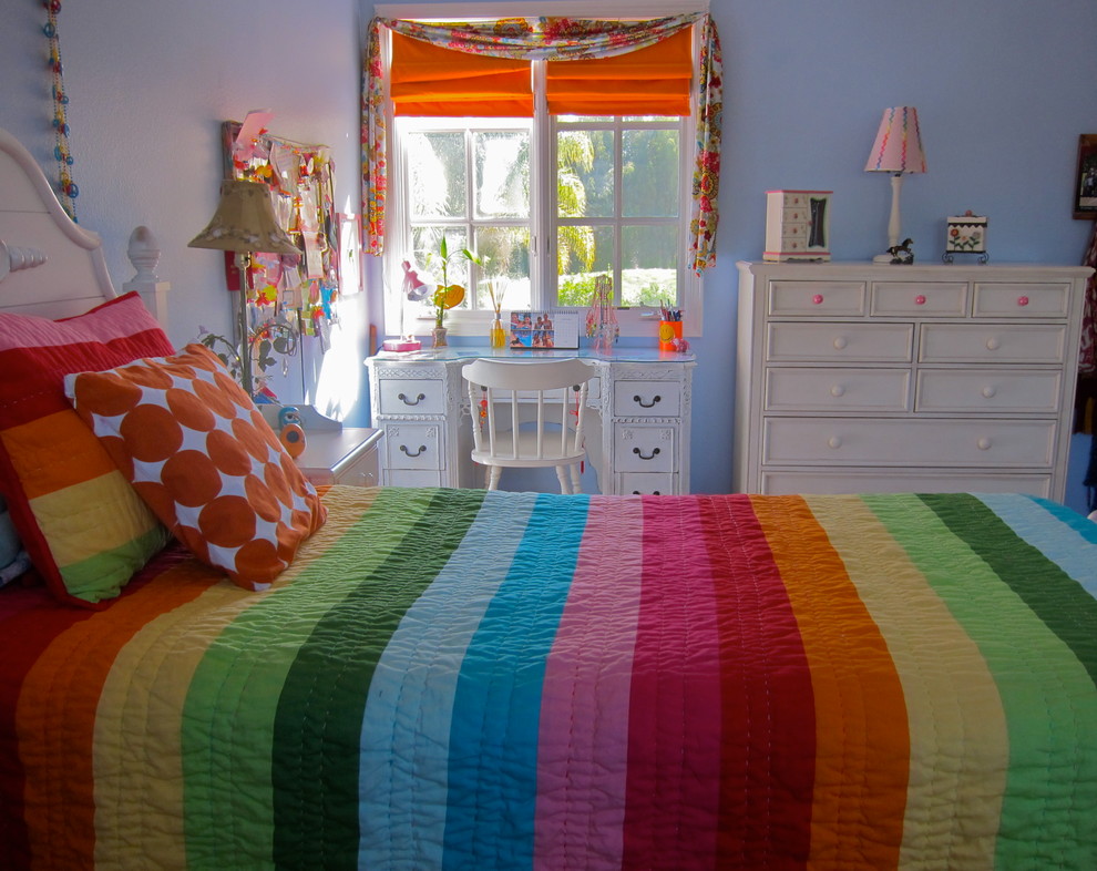 Foto de dormitorio infantil contemporáneo con paredes azules
