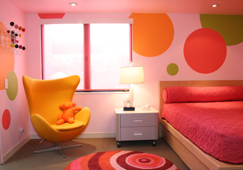 Inspiration for a contemporary children’s room for girls in Orange County with carpet and multi-coloured walls.