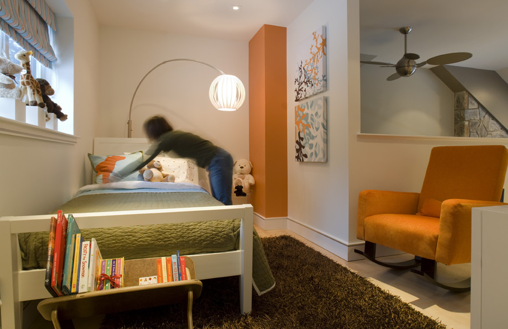 На фото: детская в современном стиле с спальным местом и бежевыми стенами