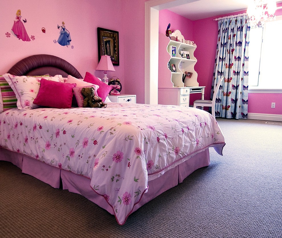 Design ideas for a contemporary kids' bedroom in Toronto.