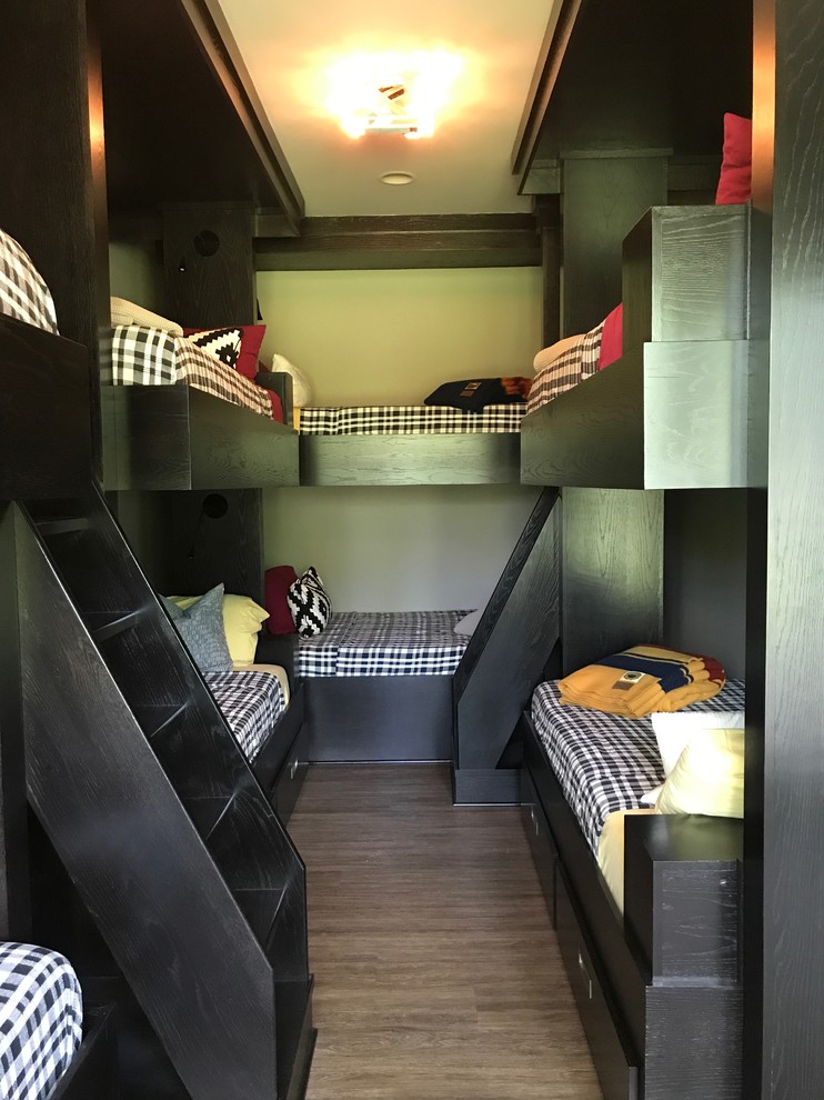 Exempel på ett stort modernt könsneutralt tonårsrum kombinerat med sovrum, med grå väggar, grått golv och vinylgolv