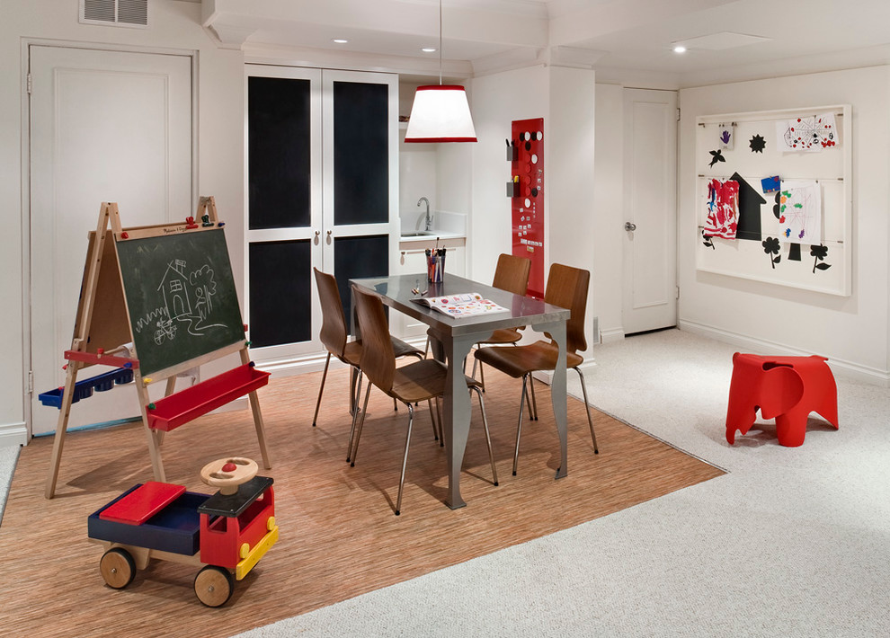 Exempel på ett modernt barnrum kombinerat med lekrum, med heltäckningsmatta
