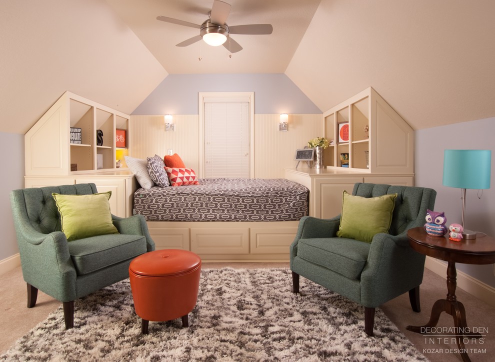 Diseño de dormitorio infantil tradicional renovado de tamaño medio con paredes azules, moqueta y suelo beige