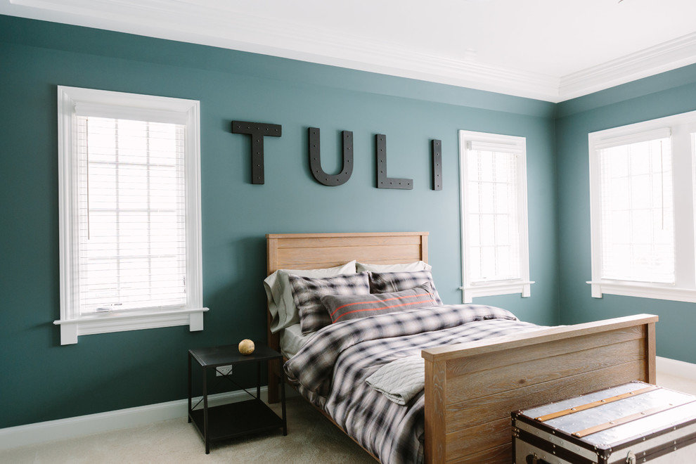 Modelo de dormitorio infantil clásico renovado grande con paredes verdes, moqueta y suelo blanco