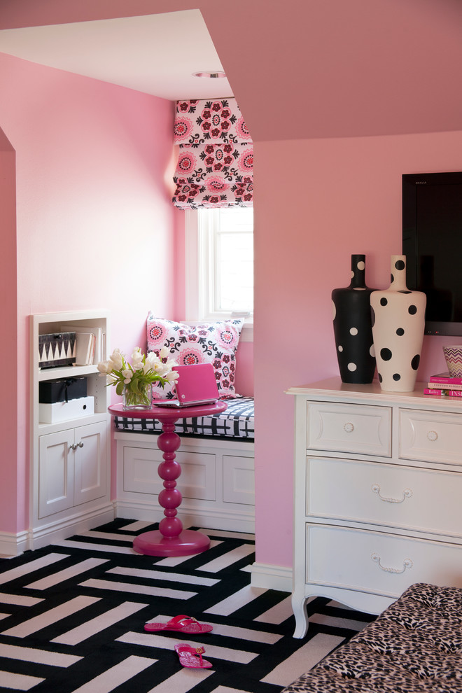 На фото: большая детская в стиле неоклассика (современная классика) с спальным местом и розовыми стенами для подростка, девочки с