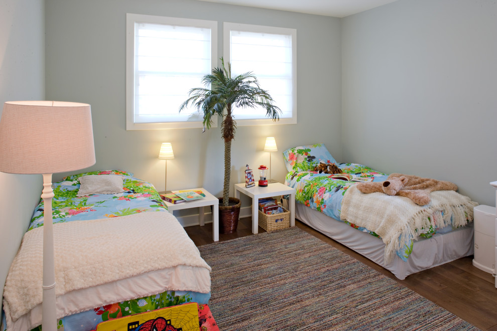 Inspiration for a timeless kids' room remodel in Los Angeles