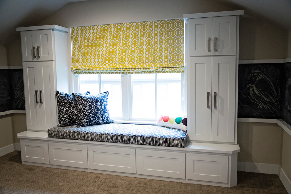 This is an example of a traditional kids' bedroom in Cedar Rapids.