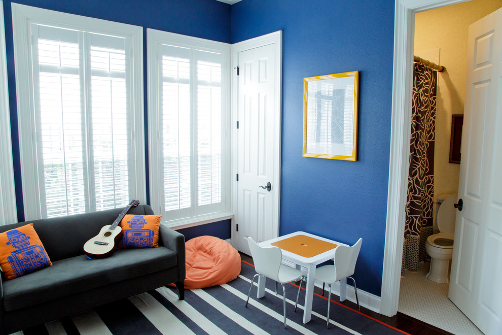 Imagen de dormitorio infantil de 4 a 10 años ecléctico de tamaño medio con paredes azules y moqueta