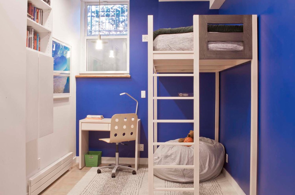 Kleines Klassisches Mädchenzimmer mit Schlafplatz, lila Wandfarbe, Keramikboden und beigem Boden in New York