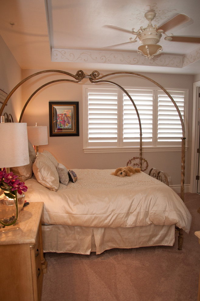 Mid-sized transitional girl carpeted kids' room photo in Miami with beige walls