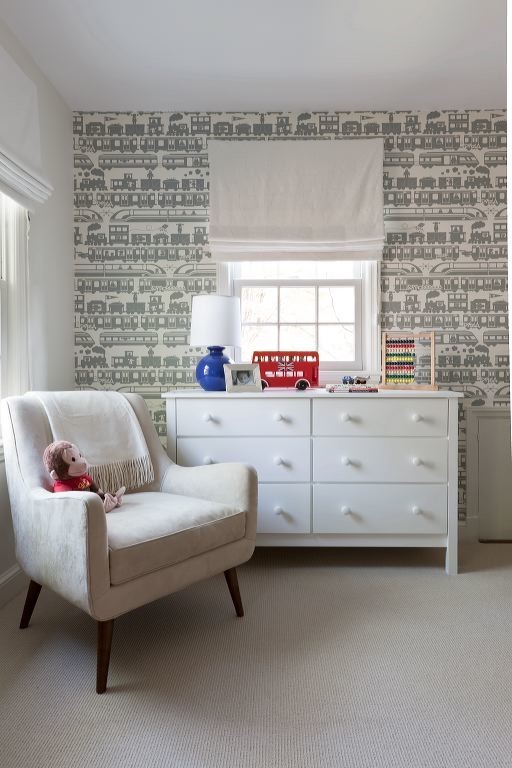Свежая идея для дизайна: детская в современном стиле с спальным местом, серыми стенами и ковровым покрытием для ребенка от 4 до 10 лет, мальчика - отличное фото интерьера