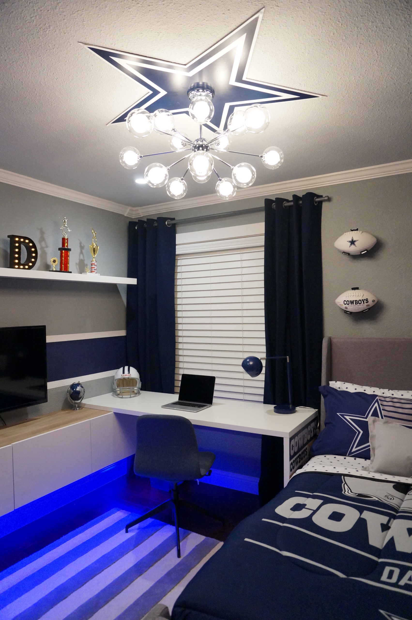 Dallas Cowboys Design Ideas, Pictures, Remodel and Decor  Contemporary  family room, Cowboy room, Dallas cowboys bedroom