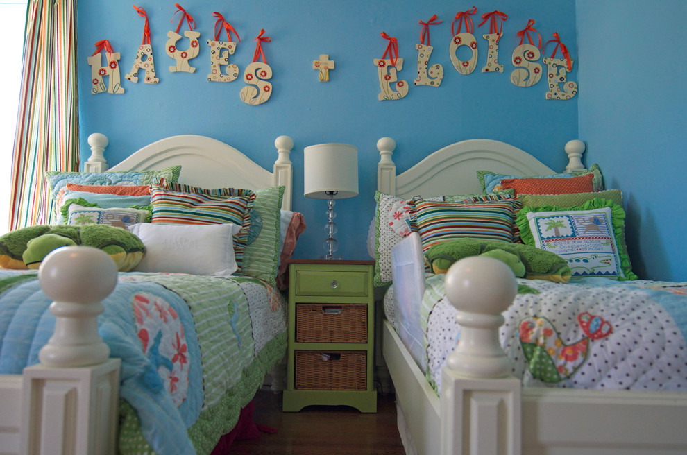 Inspiration for a timeless kids' room remodel in Dallas