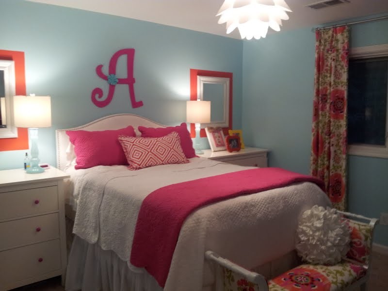 Photo of a medium sized classic teen’s room for girls in Atlanta with blue walls.