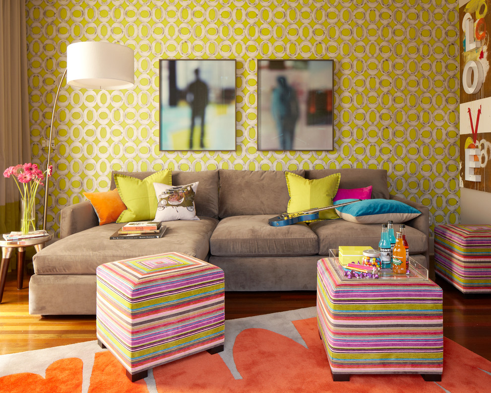 Ejemplo de dormitorio infantil bohemio grande con paredes multicolor y suelo de madera en tonos medios