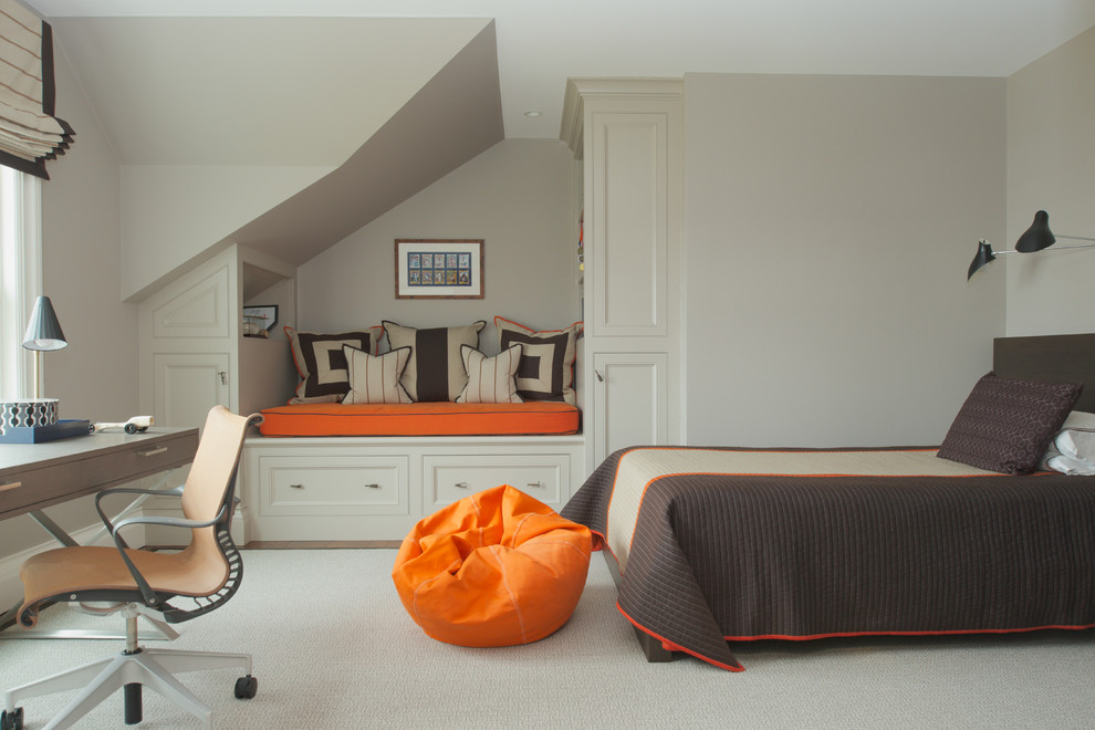 Klassisches Jungszimmer mit Schlafplatz, Teppichboden und grauer Wandfarbe in New York