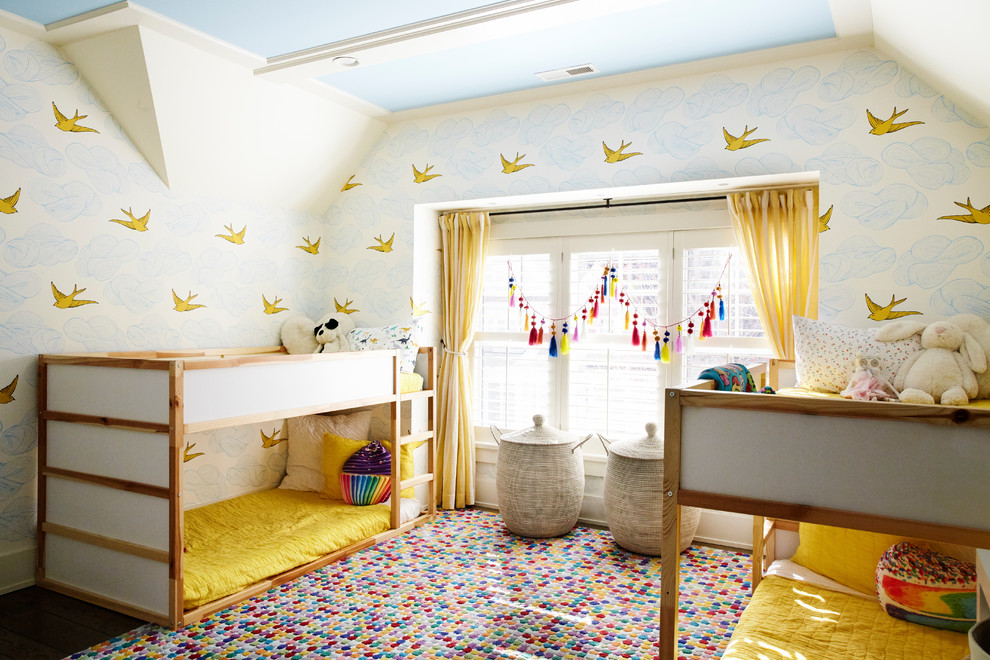 Modelo de dormitorio infantil de 4 a 10 años tradicional con paredes multicolor