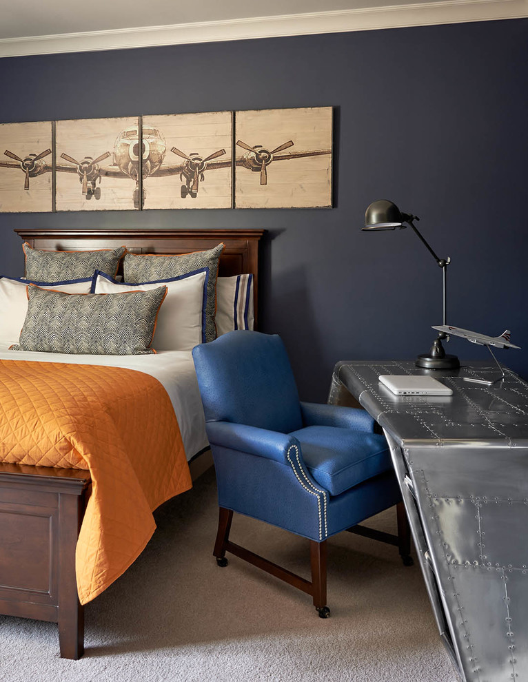 Modelo de dormitorio infantil clásico con paredes azules y moqueta