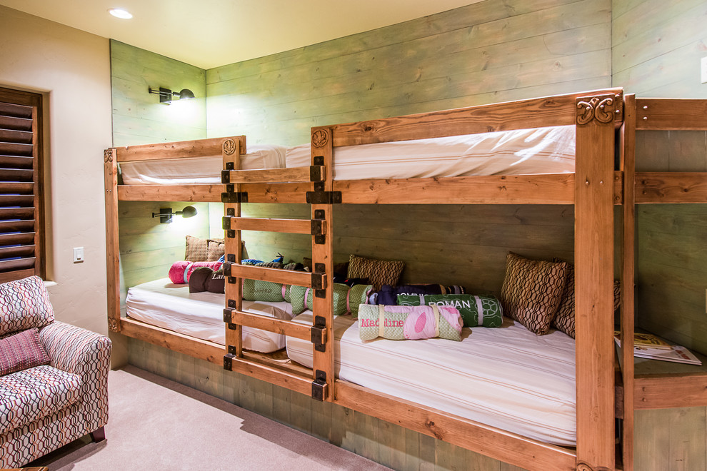 ソルトレイクシティにあるサンタフェスタイルのおしゃれな子供部屋 (児童向け、二段ベッド) の写真