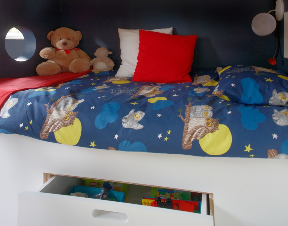 Modern kids' bedroom in Dublin.