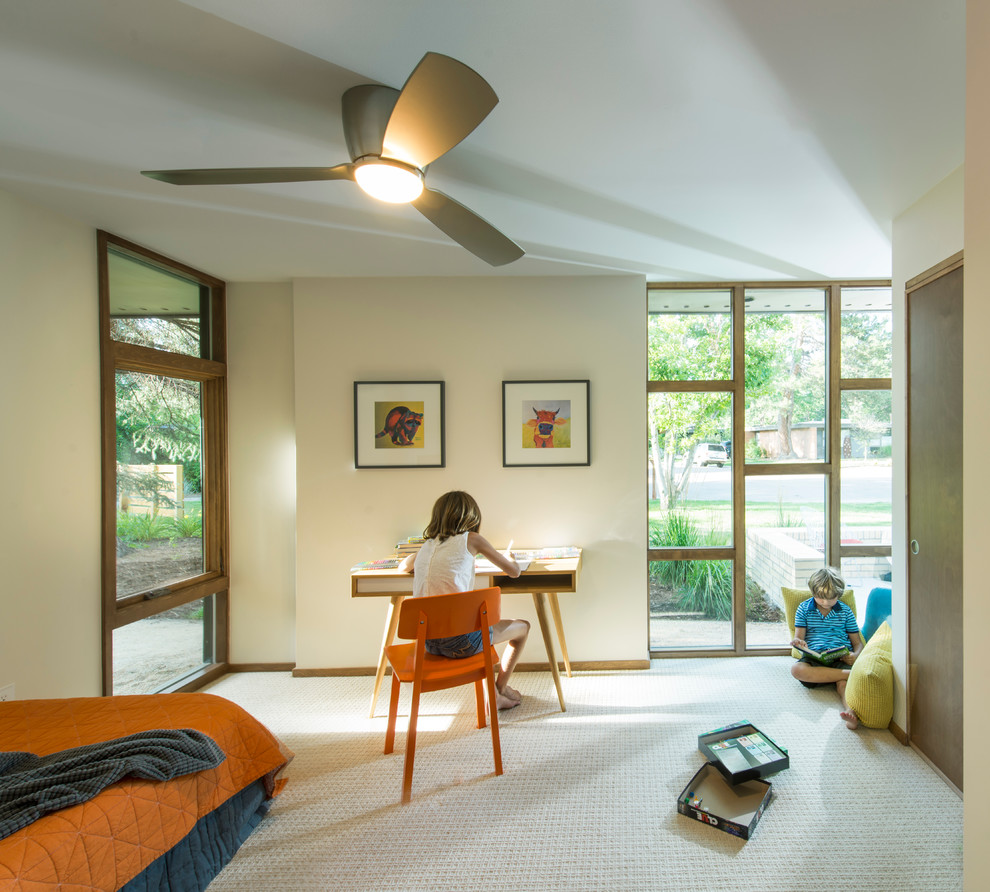 Photo of a midcentury gender neutral kids' bedroom in Denver with white walls and carpet.