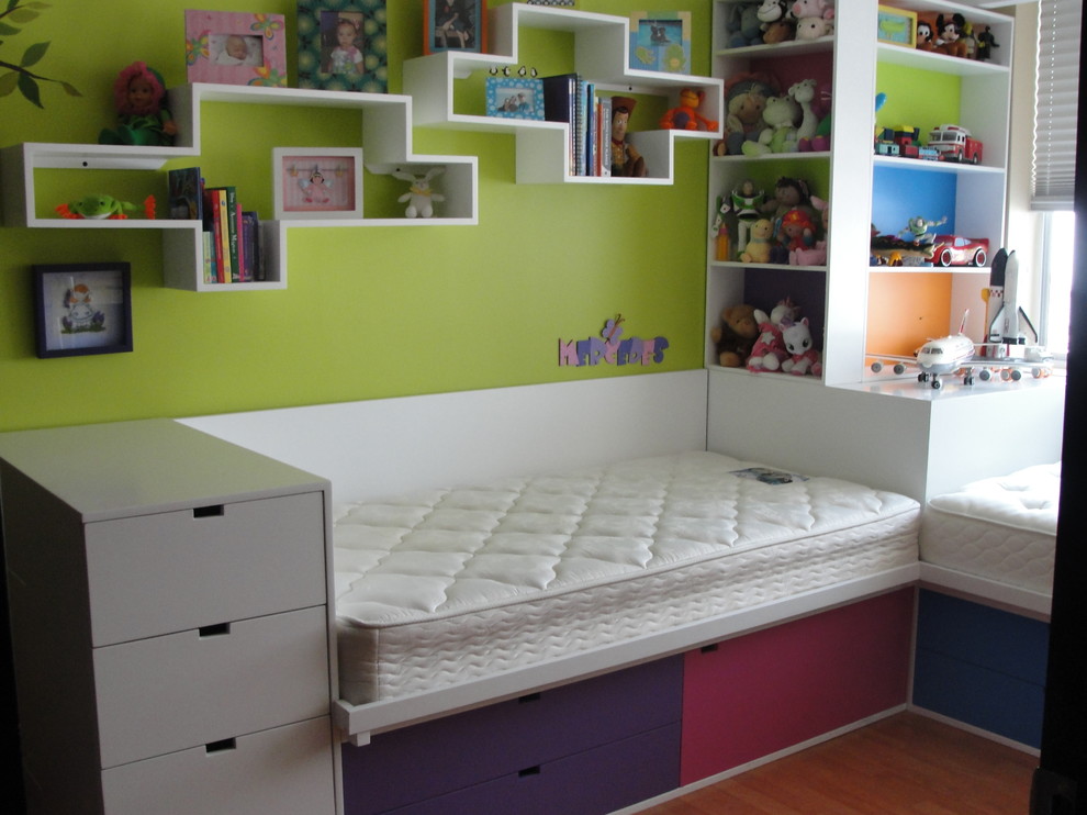 Example of a small minimalist gender-neutral light wood floor kids' room design in Mexico City with green walls