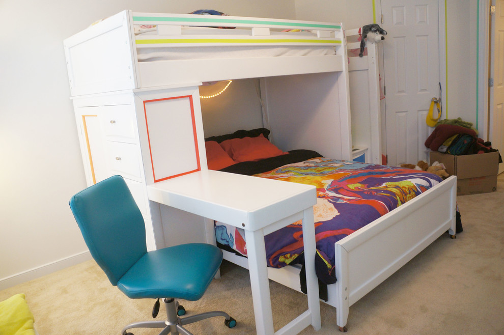 Ejemplo de dormitorio infantil de 4 a 10 años contemporáneo de tamaño medio con paredes multicolor