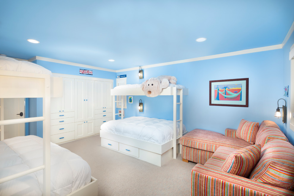 Idee per una cameretta per bambini da 4 a 10 anni classica di medie dimensioni con pareti blu e moquette