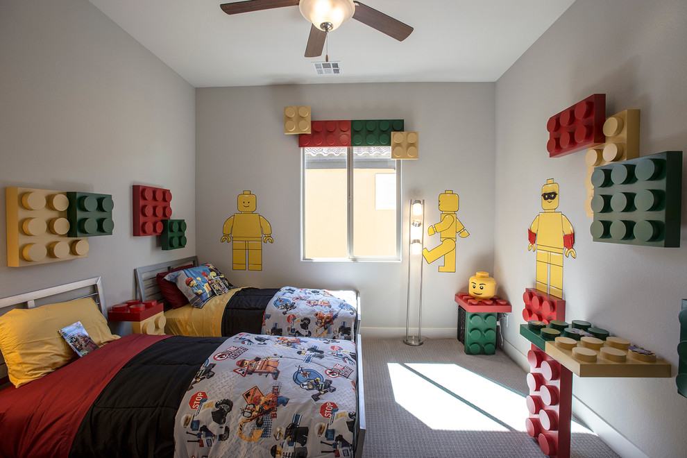 Immagine di una cameretta per bambini da 4 a 10 anni contemporanea con pareti grigie e moquette