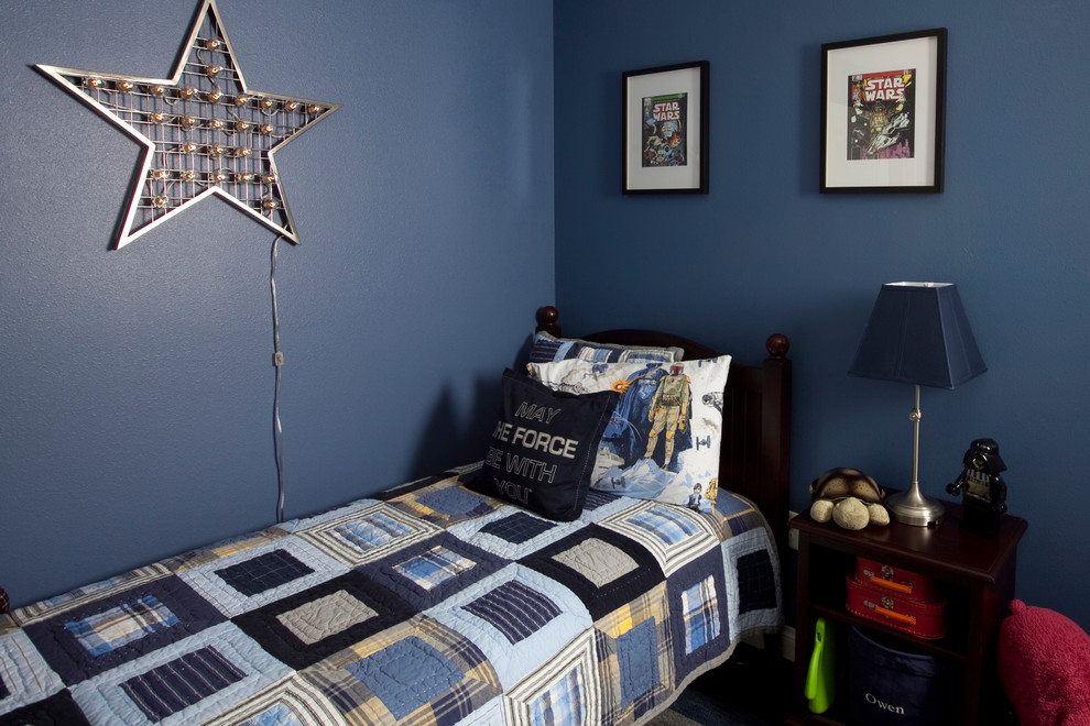 Idéer för ett modernt pojkrum kombinerat med sovrum och för 4-10-åringar, med blå väggar