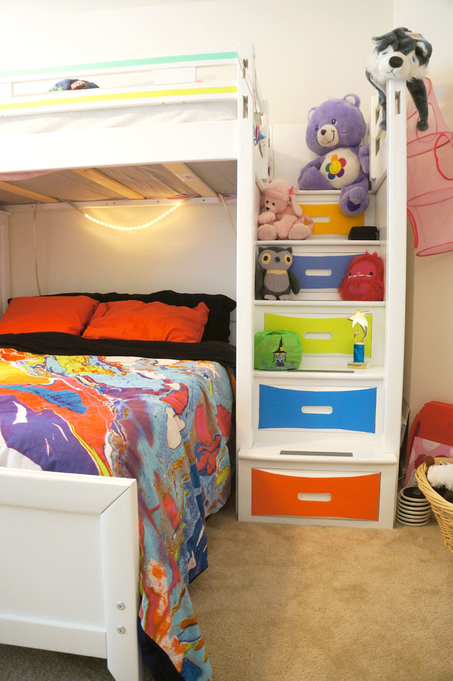 Ispirazione per una cameretta per bambini da 4 a 10 anni minimal di medie dimensioni con pareti multicolore