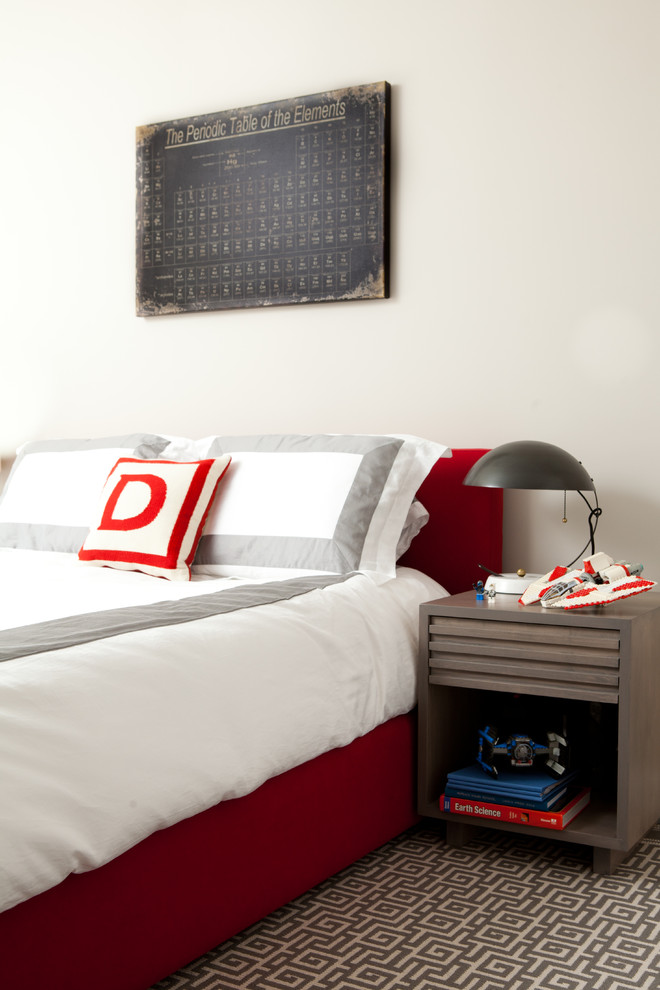 Exemple d'une chambre de garçon tendance avec un mur blanc et moquette.