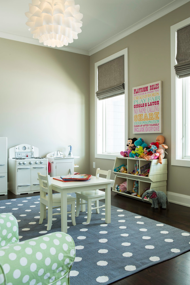 Cette photo montre une chambre d'enfant de 1 à 3 ans tendance de taille moyenne avec un mur beige.