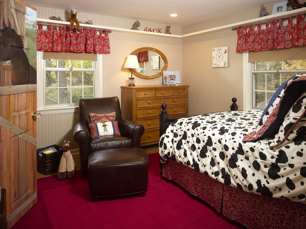 Ejemplo de dormitorio infantil de 4 a 10 años ecléctico con paredes beige, moqueta y suelo rojo