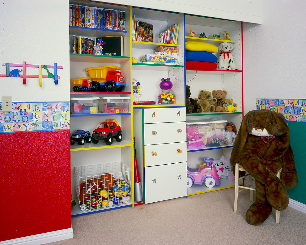 Klassisches Kinderzimmer mit Spielecke in Sonstige