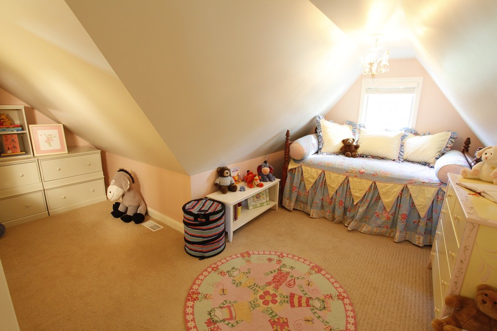 Foto de dormitorio infantil de 4 a 10 años tradicional pequeño con paredes rosas y moqueta