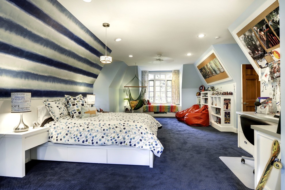 Идея дизайна: детская среднего размера в стиле неоклассика (современная классика) с синим полом, ковровым покрытием, разноцветными стенами и спальным местом для мальчика, подростка