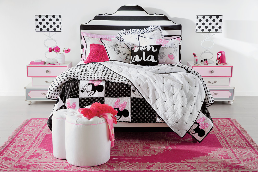 Idéer för stora vintage flickrum kombinerat med sovrum och för 4-10-åringar, med vita väggar, målat trägolv och grått golv
