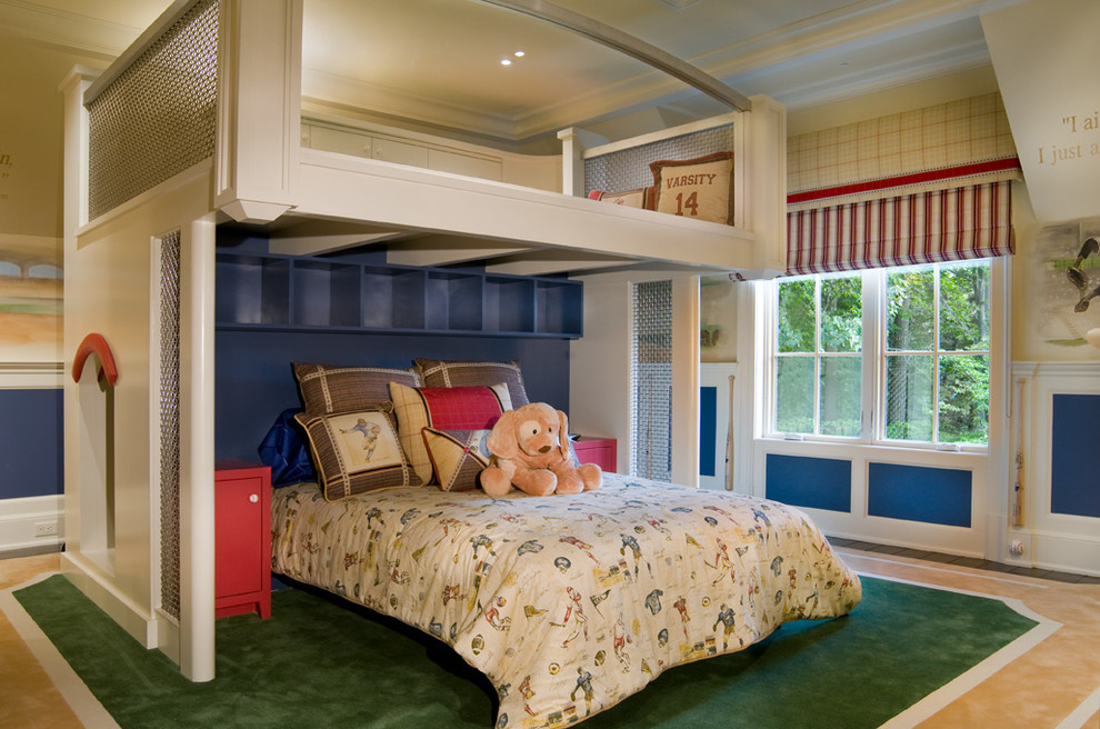 Cette image montre une chambre de garçon design avec un mur bleu.