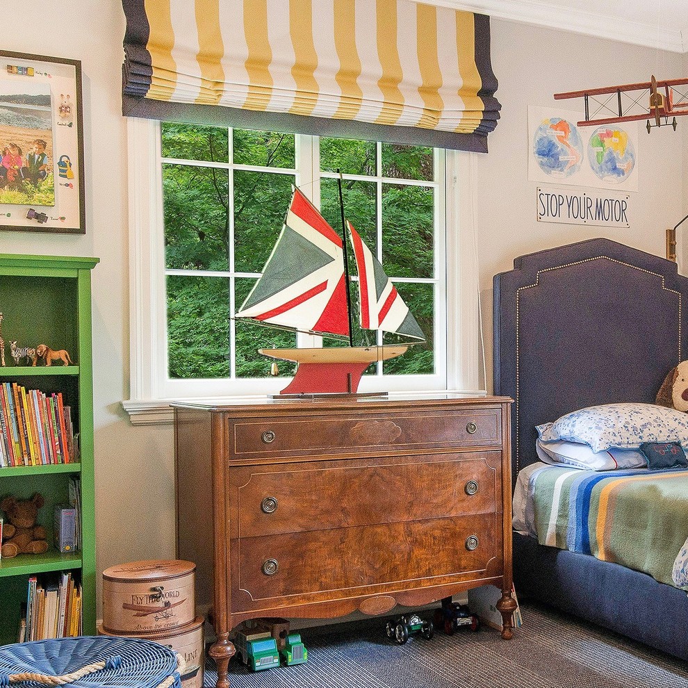 Cette photo montre une chambre d'enfant chic de taille moyenne avec un mur bleu et moquette.