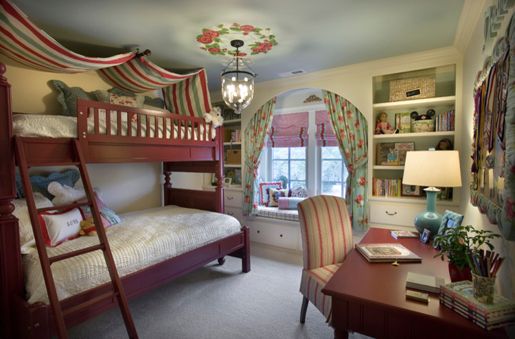 На фото: детская среднего размера в классическом стиле с спальным местом, синими стенами, ковровым покрытием и серым полом для ребенка от 4 до 10 лет, девочки