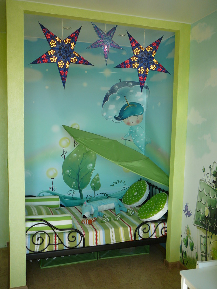 Modernes Kinderzimmer mit Korkboden in Sankt Petersburg