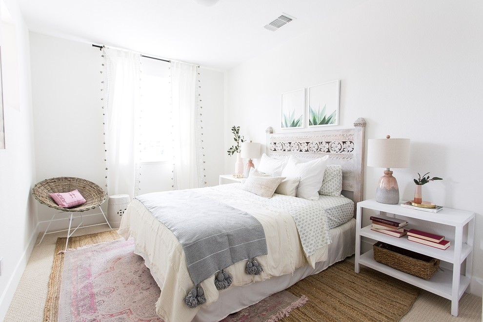 На фото: детская в стиле неоклассика (современная классика) с спальным местом, белыми стенами, ковровым покрытием и бежевым полом для подростка, девочки
