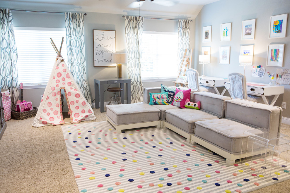 Inspiration for a traditional kids' bedroom in Dallas.