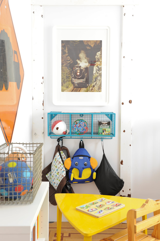 Stilmix Kinderzimmer mit Spielecke in Vancouver