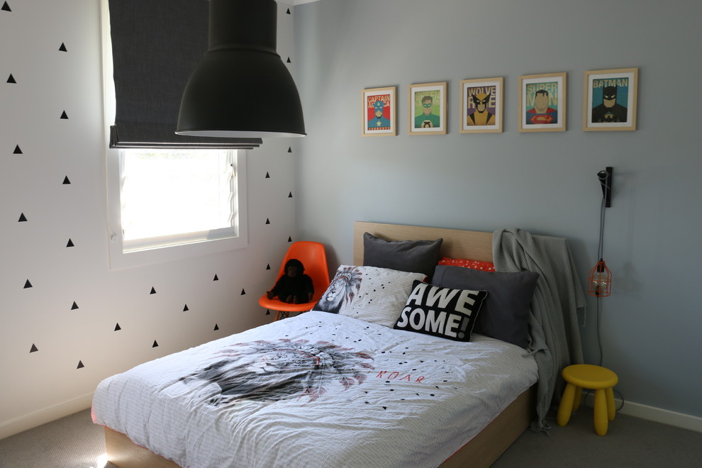 Inspiration pour une chambre d'enfant de 4 à 10 ans nordique de taille moyenne avec un mur gris et moquette.