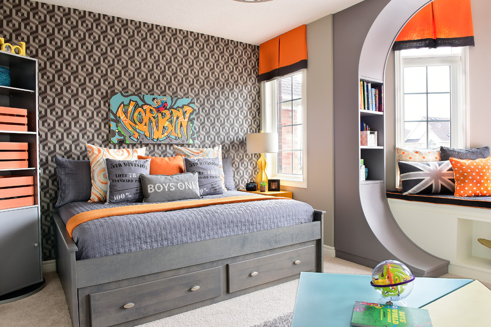 На фото: детская в стиле неоклассика (современная классика) с спальным местом, разноцветными стенами и ковровым покрытием для подростка, мальчика с